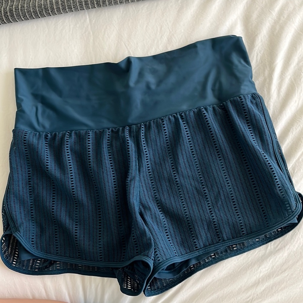Prana shorts with an underlayer